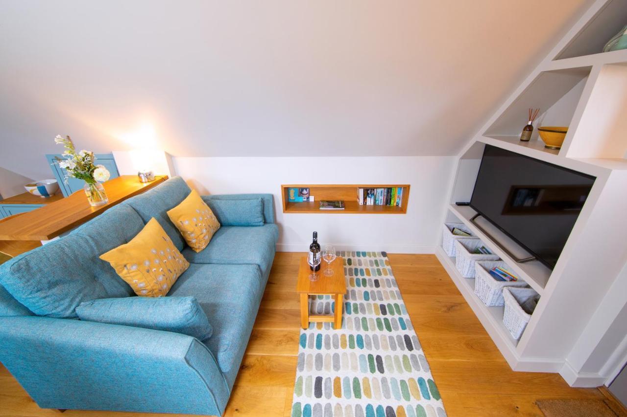 The Loft At The Little Elms Apartment Motcombe Exterior photo